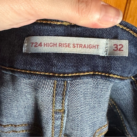 Levi’s 724 High Rise Straight Jeans - Picture 5 of 6